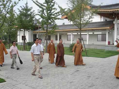 厦门南普陀寺则悟方丈参观鉴真佛教学院