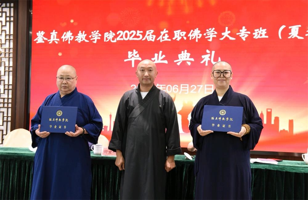 演海合影.jpg